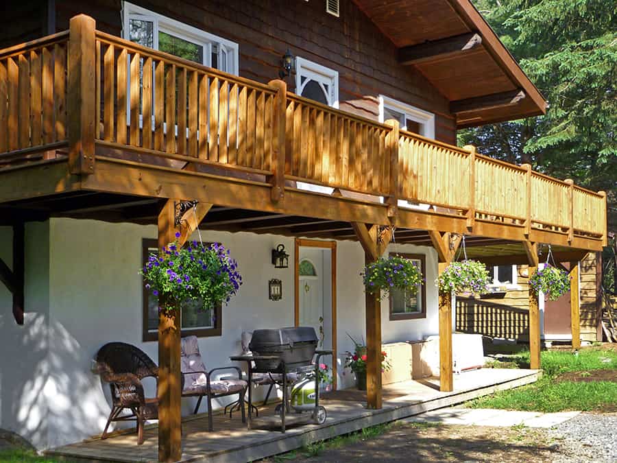 Patio en bois traité dans les Laurentides